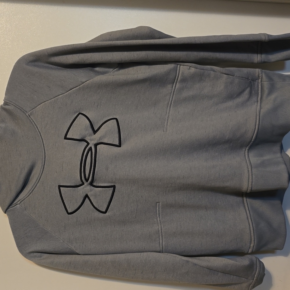 Under Armour's Kid's Sweatshirt in Gray